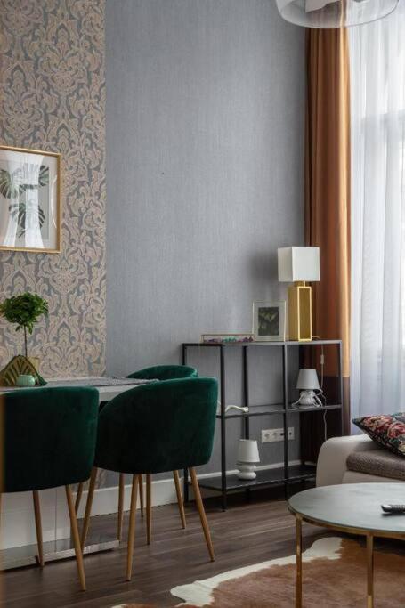Chic, Captivating Space Budapest Luaran gambar