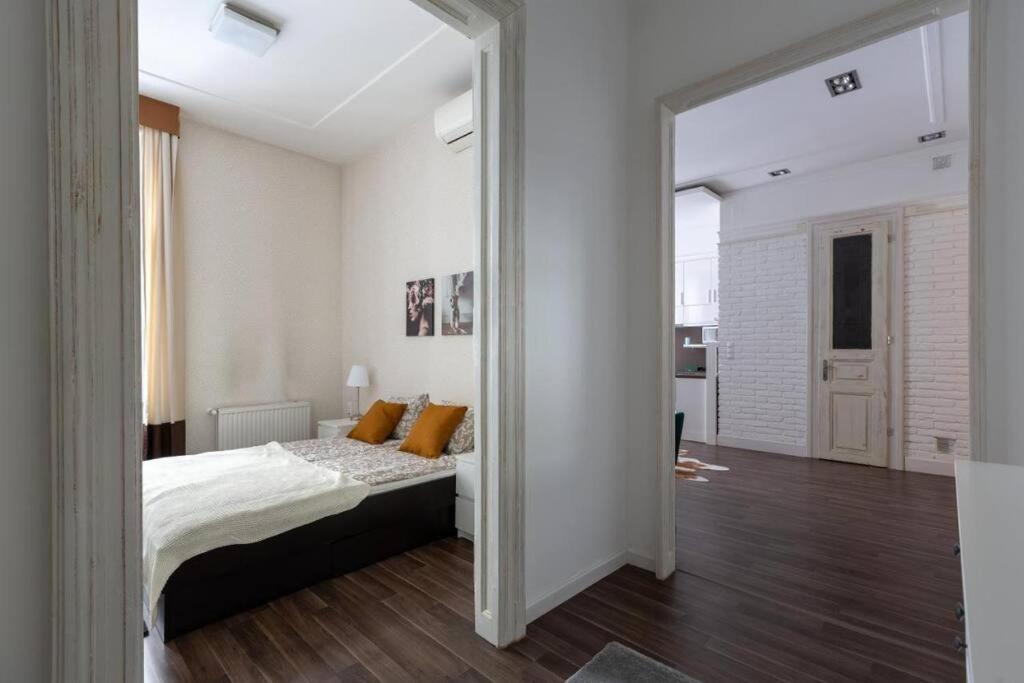Chic, Captivating Space Budapest Luaran gambar