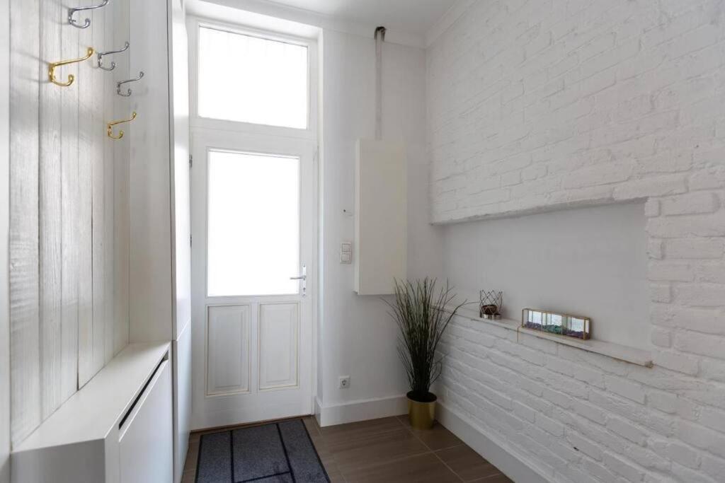 Chic, Captivating Space Budapest Luaran gambar