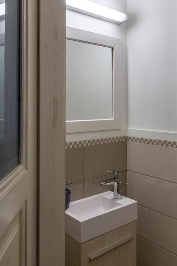 Chic, Captivating Space Budapest Luaran gambar